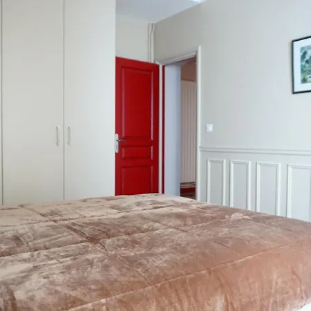 17 In Lively Village Style Poncelet District * Parigi