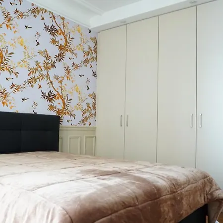 17 In Lively Village Style Poncelet District Appartamento